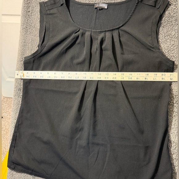 The Limited Black Pleated Blouse - Picture 4 of 5